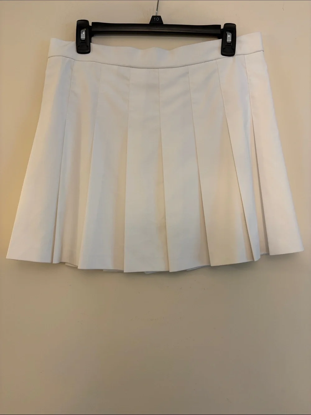Uniqlo women’s White Pleated Skater Mini Preppy Minimalist Skirt, Large‎